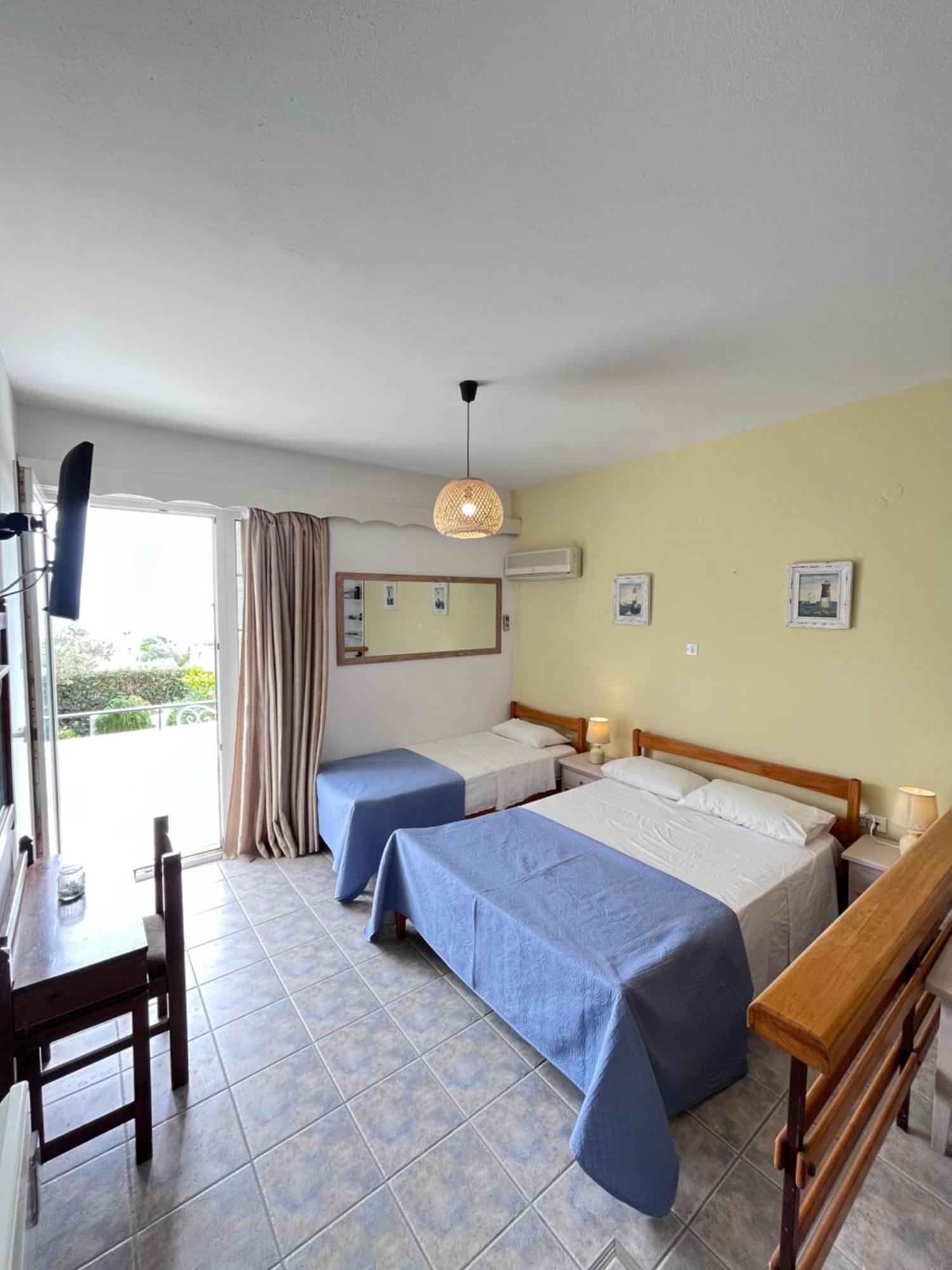 Hotel Elena Alinda  Buitenkant foto
