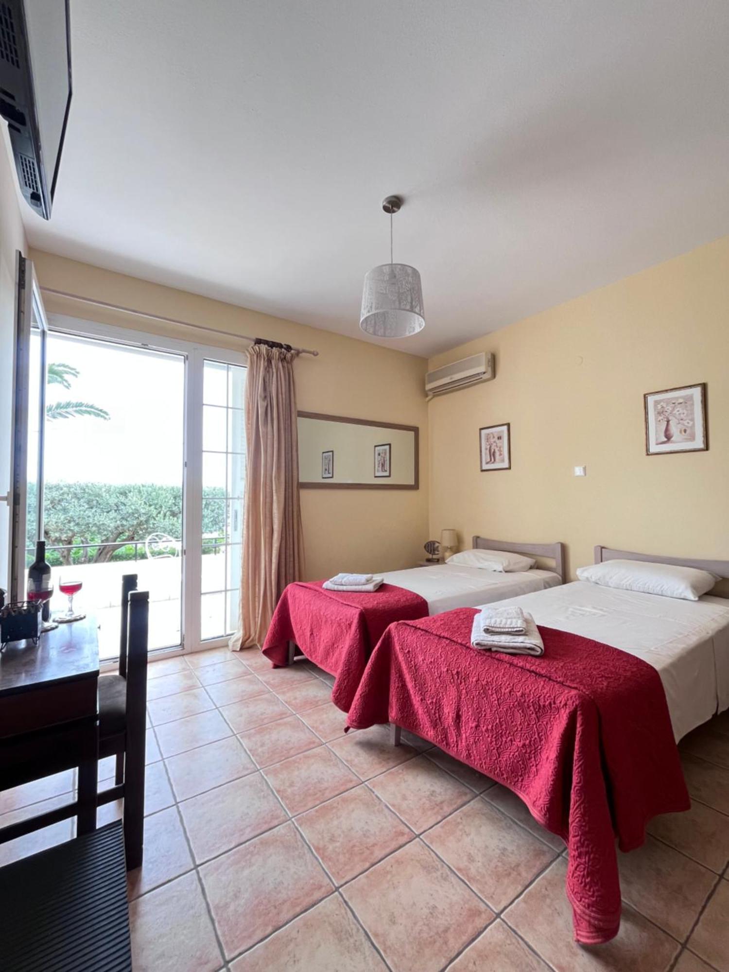 Hotel Elena Alinda  Buitenkant foto