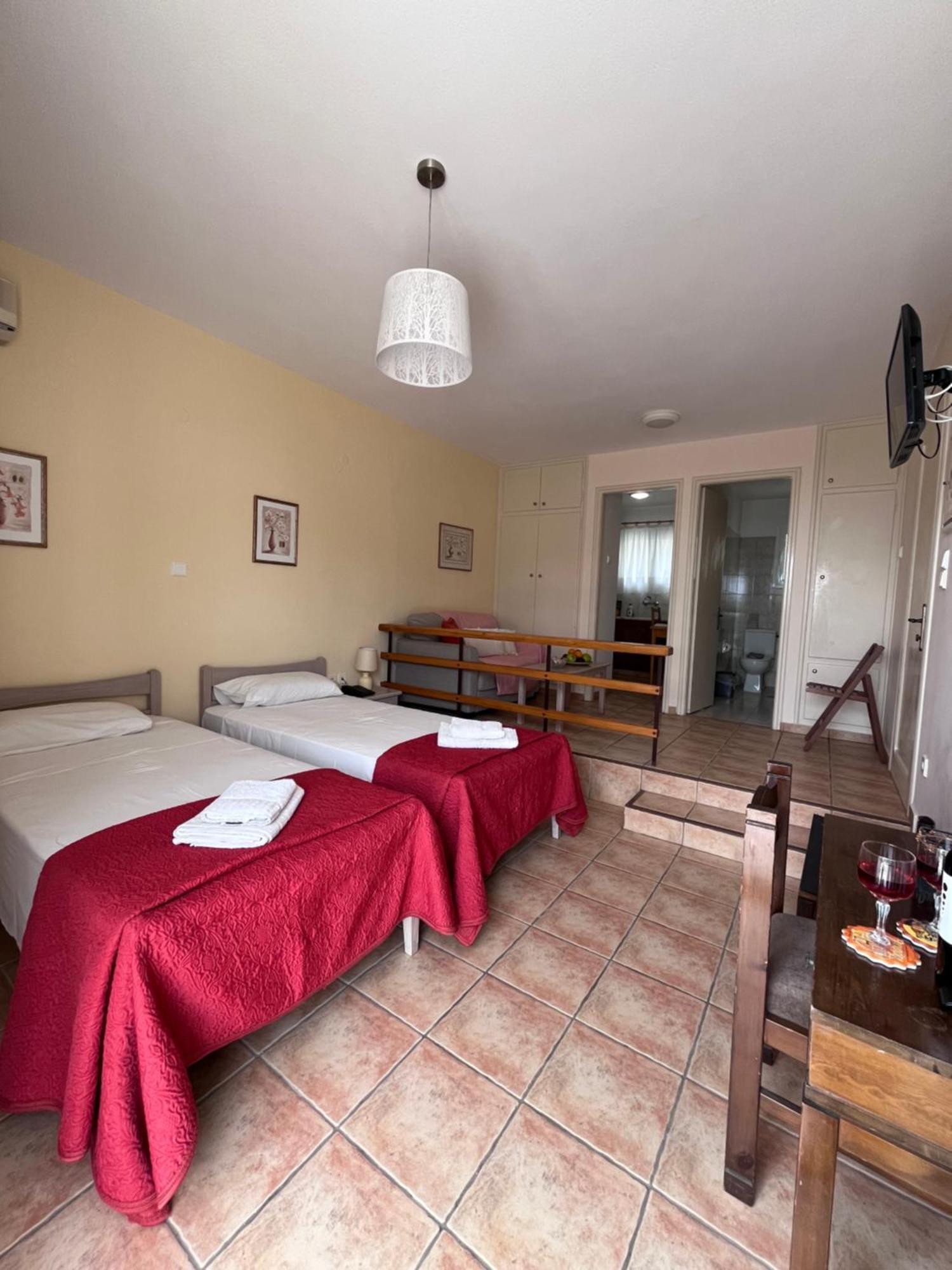 Hotel Elena Alinda  Buitenkant foto